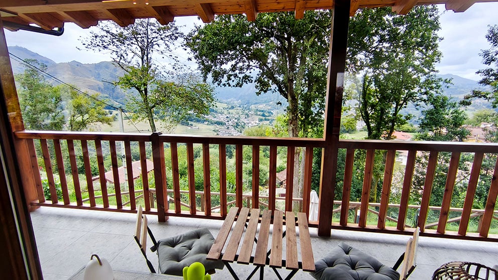 Vistas de Cangas de Onís desde terraza apartamentos turísticos. Asturias
